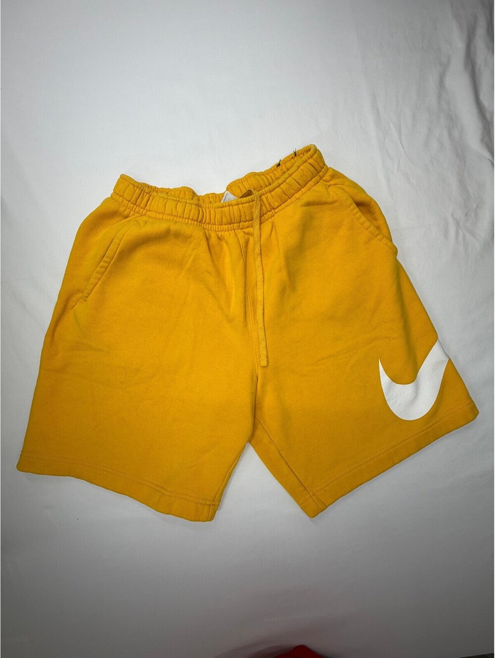 Nike Men's Sportswear Club Graphic Fleece Sweat Shorts Drawstring Size M Yellow